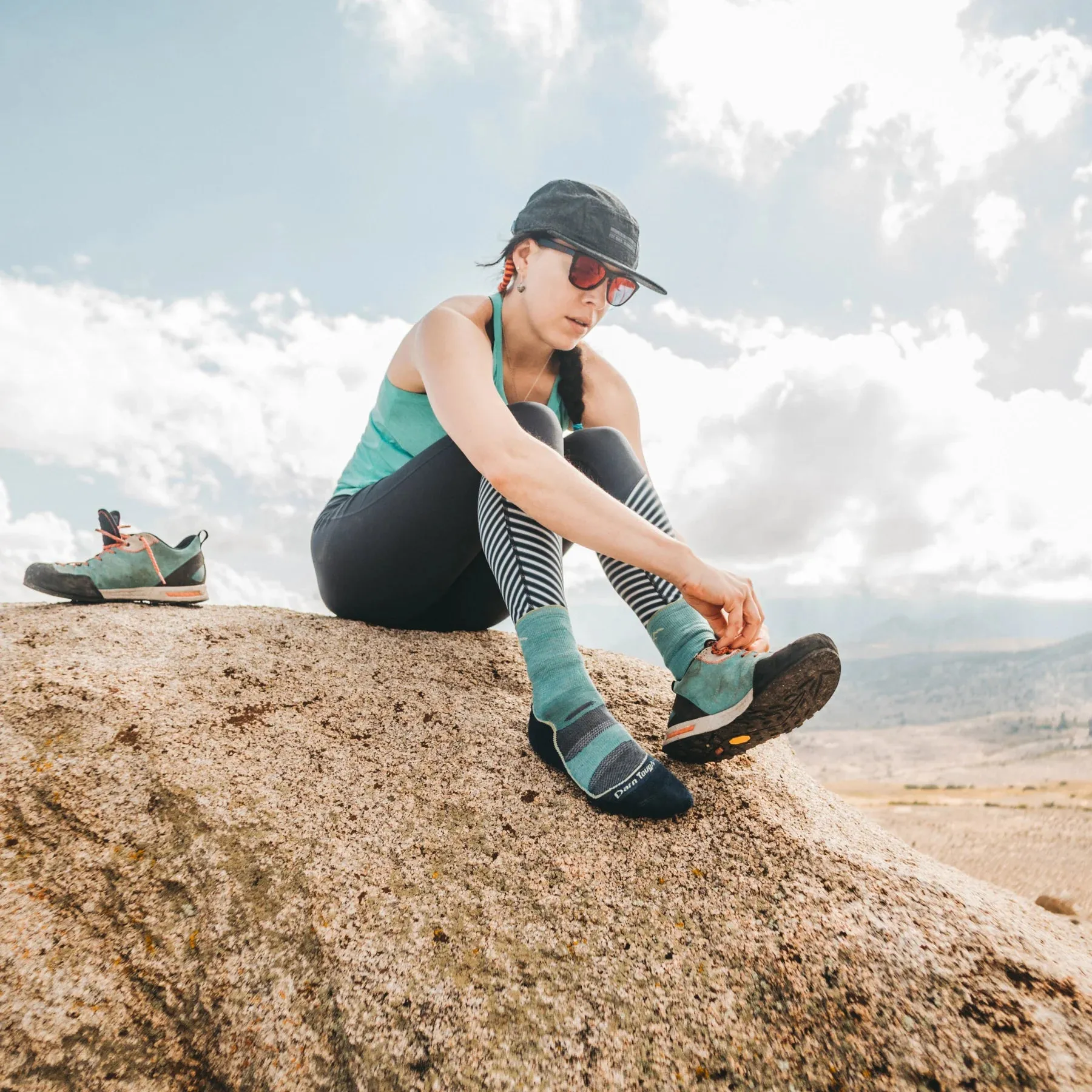 Darn Tough Women's Light Hiker Micro Crew Lightweight with Cushion Socks